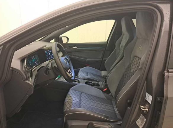 Volkswagen Golf VIII. 2.0 TDI R-Line photo 4