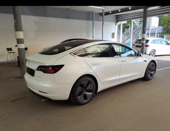 Tesla Model 3 Long Range AWD photo 2