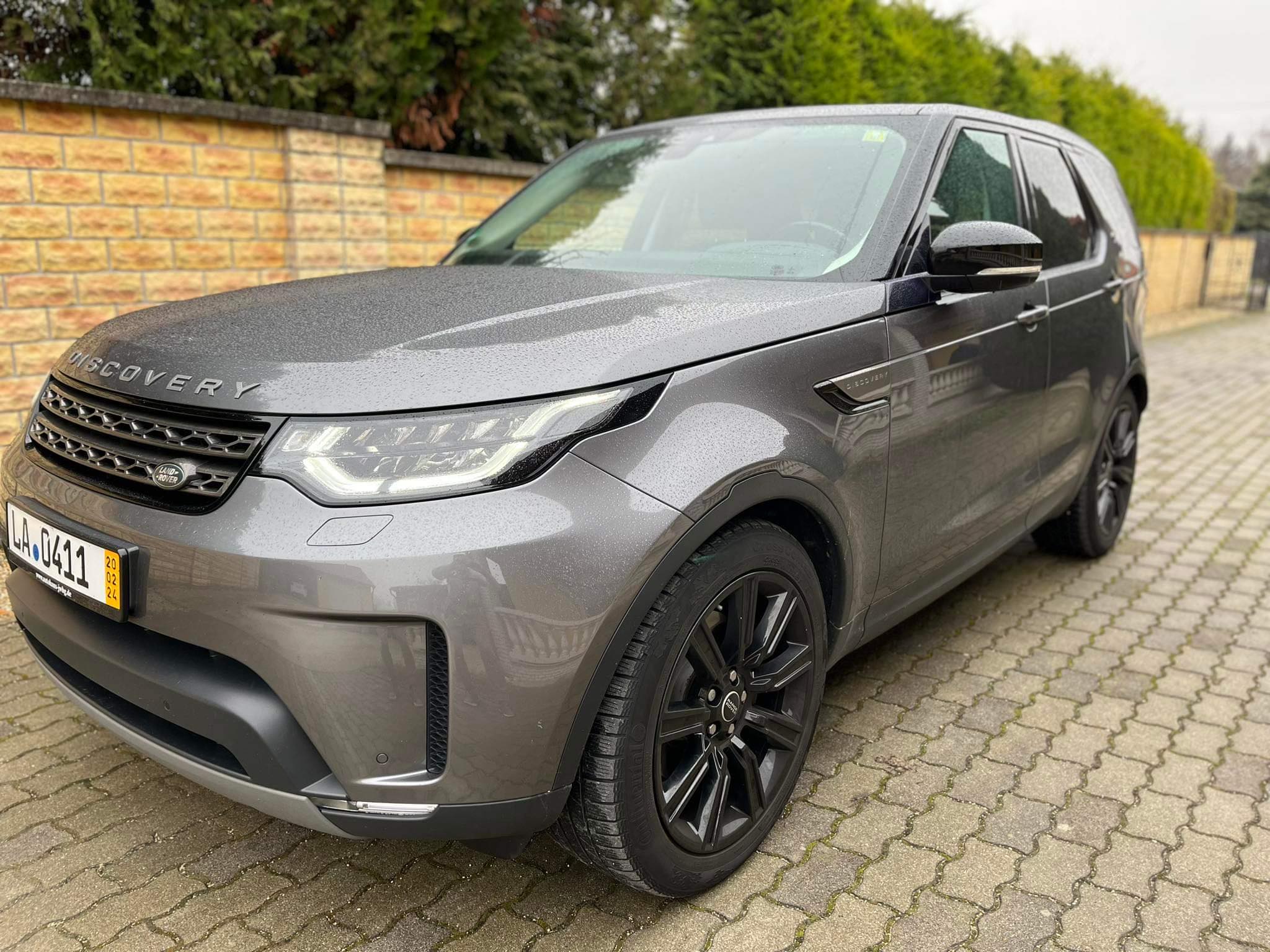 Land Rover Discovery 3.0d photo 2