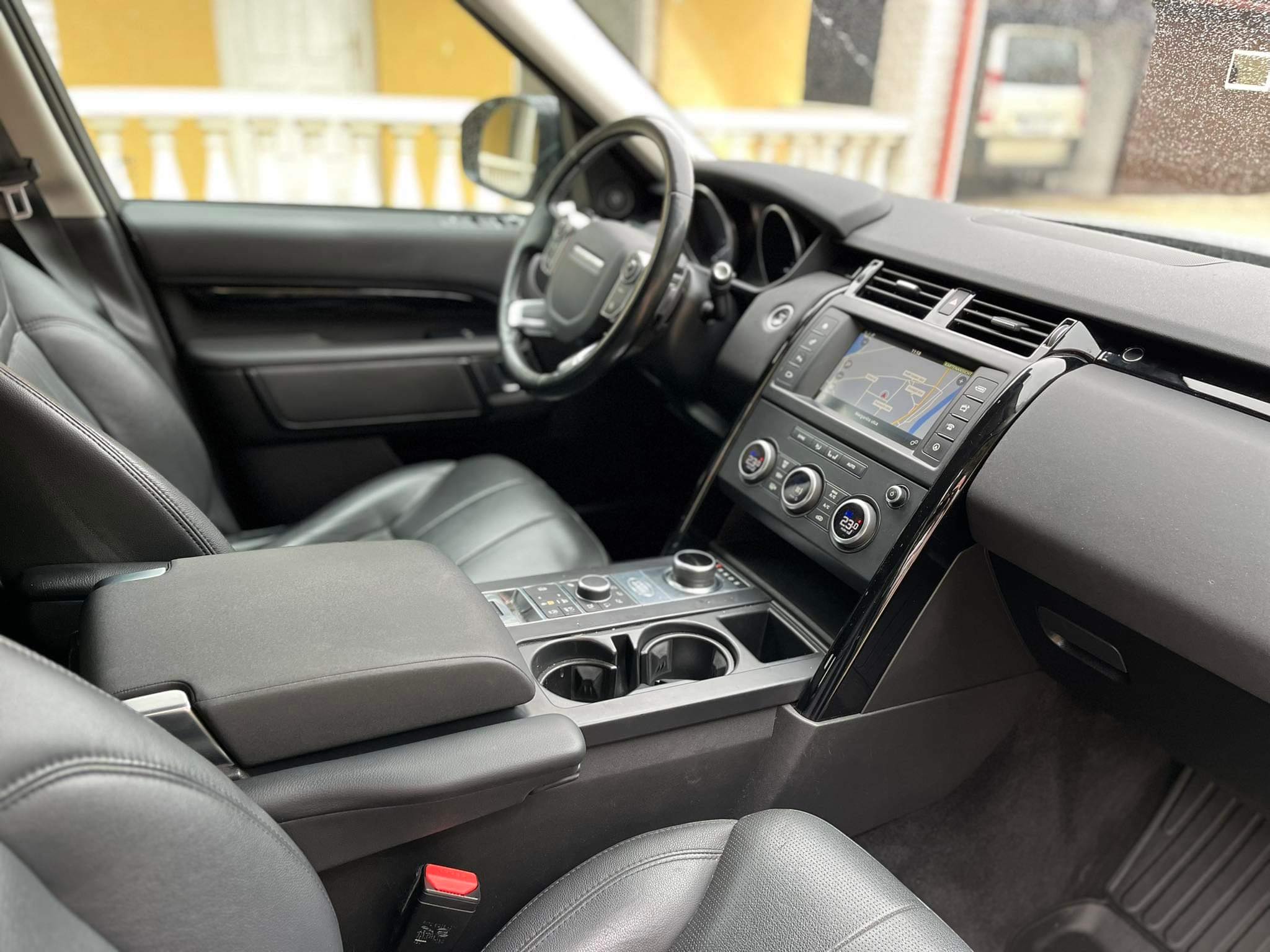 Land Rover Discovery 3.0d photo 4