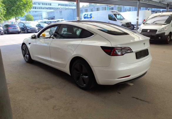 Tesla Model 3 Long Range AWD photo 3